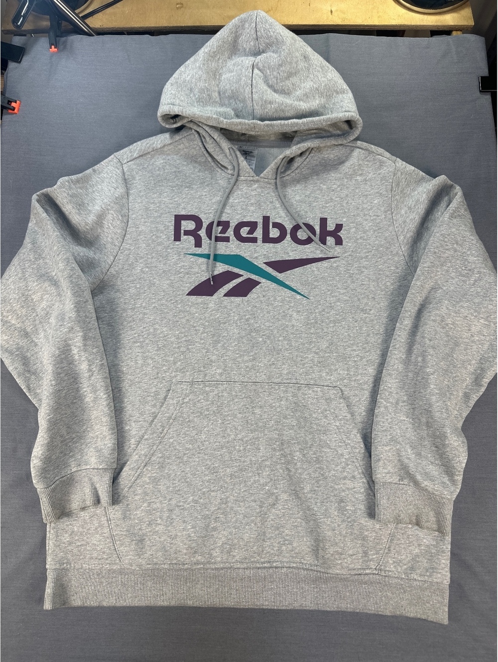 Reebok Vintage Grey Hoodie Sweatshirt Large - Cozy Fleece Lined, Retro Logo